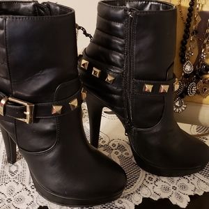 Pink & Pepper Sara Black Boot 7 Super High Heel